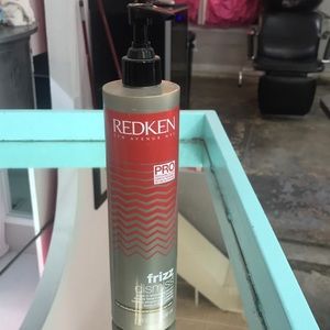 Redken frizz dismiss leave in smoothing service